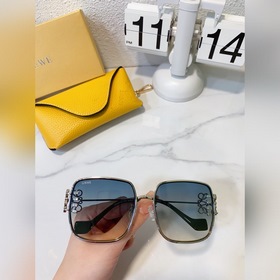 LOEWE - Незаменимый аксессуар для любителей солнцезащитных очков