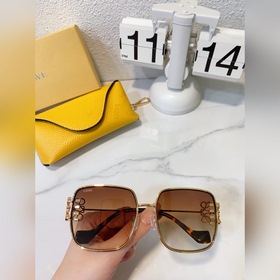 LOEWE - Незаменимый аксессуар для любителей солнцезащитных очков