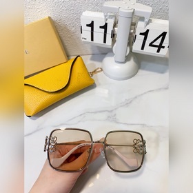 LOEWE - Незаменимый аксессуар для любителей солнцезащитных очков