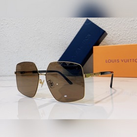 LOUIS VUITTON Модель： Z3233E Размер： 59х13х140.