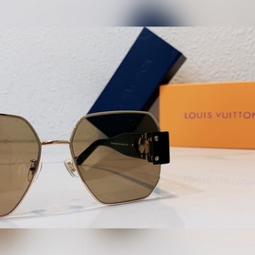 LOUIS VUITTON Модель： Z2566E Размер： 59 x 17 x 140