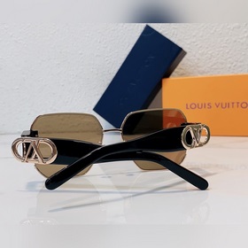 LOUIS VUITTON Модель： Z2566E Размер： 59 x 17 x 140