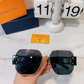 LOUIS VUITTON Модель： Z2566E Размер： 59 x 17 x 140
