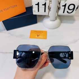 LOUIS VUITTON Модель： Z2566E Размер： 59 x 17 x 140