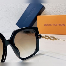 LOUIS VUITTON Модель： Z1312F Размер： 55 x 18 x 140
