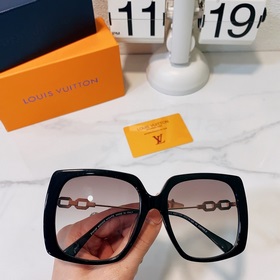 LOUIS VUITTON Модель： Z1312F Размер： 55 x 18 x 140