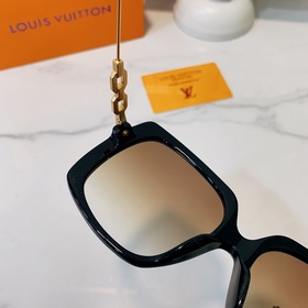 LOUIS VUITTON Модель： Z1312F Размер： 55 x 18 x 140