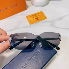 LOUIS VUITTON Модель： Z0553U Размер： 54 x 29 x 140