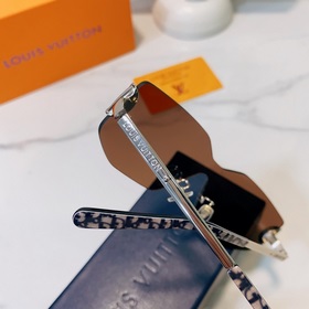 LOUIS VUITTON Модель： Z0553U Размер： 54 x 29 x 140
