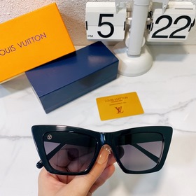 LOUIS VUITTON Модель： Z1723E Размер： 53 x 18 x 145