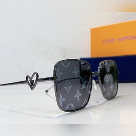 LOUIS VUITTON Модель： Z1879U Размер： 58х17х145