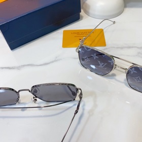 LOUIS VUITTON Модель： Z1879U Размер： 58х17х145