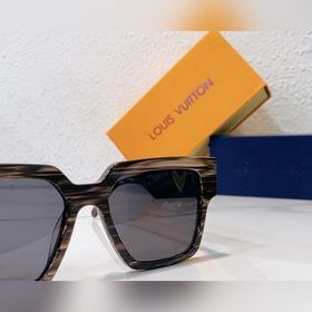 LOUIS VUITTON Модель： Z1610E Размер： 56 x 19 x 145