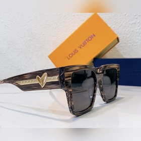 LOUIS VUITTON Модель： Z1610E Размер： 56 x 19 x 145