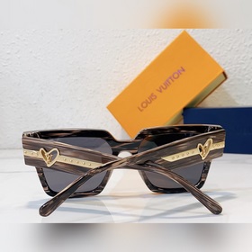 LOUIS VUITTON Модель： Z1610E Размер： 56 x 19 x 145