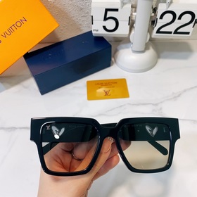 LOUIS VUITTON Модель： Z1610E Размер： 56 x 19 x 145