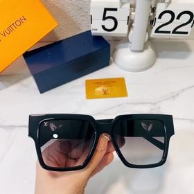 LOUIS VUITTON Модель： Z1610E Размер： 56 x 19 x 145