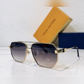 LOUIS VUITTON Модель： Z1834U Размер： 61 x 15 x 145