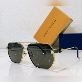 LOUIS VUITTON Модель： Z1834U Размер： 61 x 15 x 145