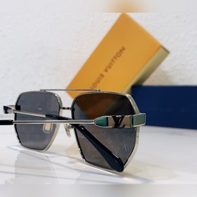 LOUIS VUITTON Модель： Z1834U Размер： 61 x 15 x 145