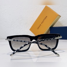 LOUIS VUITTON Модель： Z1830U Размер： 54 x 20 x 142