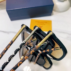 LOUIS VUITTON Модель： Z1830U Размер： 54 x 20 x 142