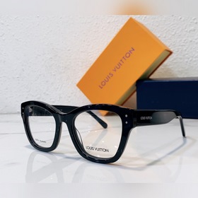 1 LOUIS VUITTON Модель： 8819 Размер： 54-21-145