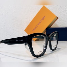 1 LOUIS VUITTON Модель： 8819 Размер： 54-21-145