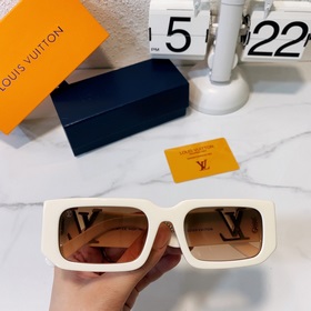 Louis Vuitton Модель： Z2311E Размеры： 54-21-145