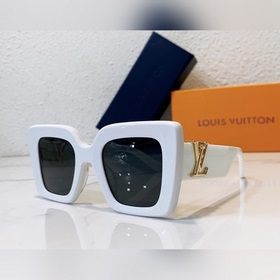 LOUIS VUITTON Модель： Z2301U Размер： 48х25-145
