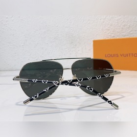 LOUIS VUITTON Модель： Z1795U Размер： 64х13-142