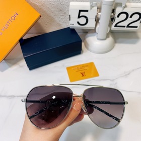 LOUIS VUITTON Модель： Z1795U Размер： 64х13-142