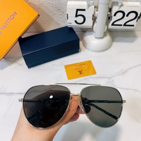 LOUIS VUITTON Модель： Z1795U Размер： 64х13-142