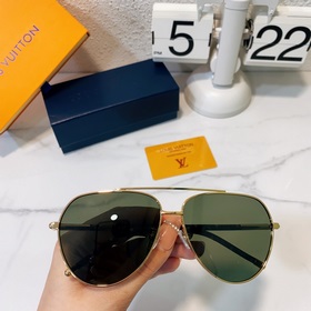 LOUIS VUITTON Модель： Z1795U Размер： 64х13-142