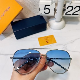 LOUIS VUITTON Модель： Z1795U Размер： 64х13-142