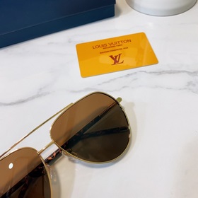 LOUIS VUITTON Модель： Z1795U Размер： 64х13-142