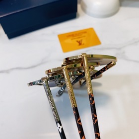 LOUIS VUITTON Модель： Z1795U Размер： 64х13-142