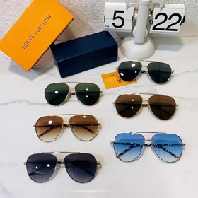 LOUIS VUITTON Модель： Z1795U Размер： 64х13-142