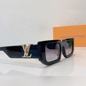 LOUIS VUITTON Модель： Z1740E Размер： 53 x 21 x 145