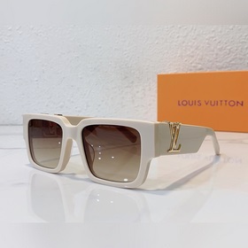 LOUIS VUITTON Модель： Z1739E Размер： 53 x 19 x 145