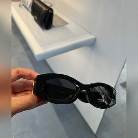 Очки Miu с эффектом «включенного чита» Очень стильные в черном ц