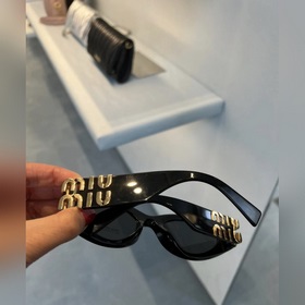 Очки Miu с эффектом «включенного чита» Очень стильные в черном ц