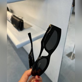 Очки Miu с эффектом «включенного чита» Очень стильные в черном ц