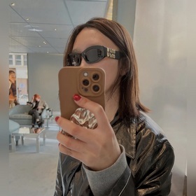 Очки Miu с эффектом «включенного чита» Очень стильные в черном ц