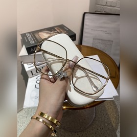 MIU Пришло Большие оправы лучше подчеркивают форму лица Выгляди