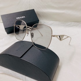 Солнцезащитные очки Prada Модель： SPR22 Размер： 58-16-140