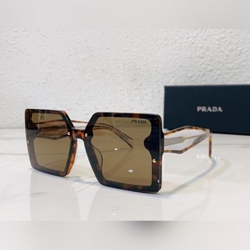 Prada Модель： PR 106XV Размер： 67/12-145