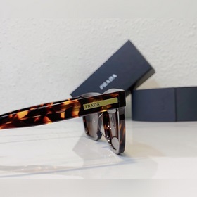 Prada Модель： SPR 32Y Размер： 55х19-145