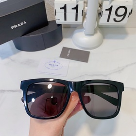 Prada Модель： SPR 32Y Размер： 55х19-145