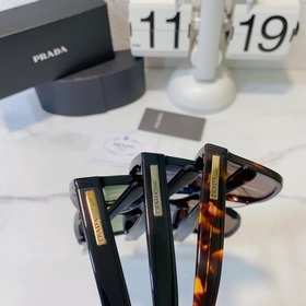Prada Модель： SPR 32Y Размер： 55х19-145